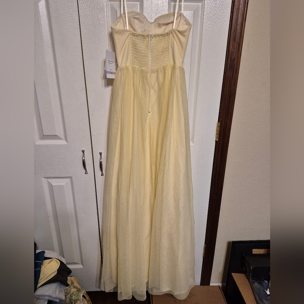 Elegant Yellow Strapless Gown - Picture 2 of 3
